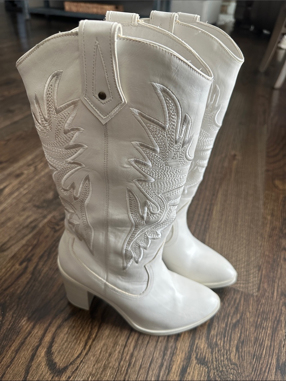 VGUC White Western Boots - Size 6